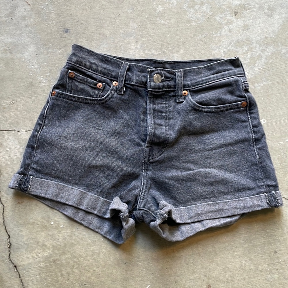 Levi - black 5 button denim shorts